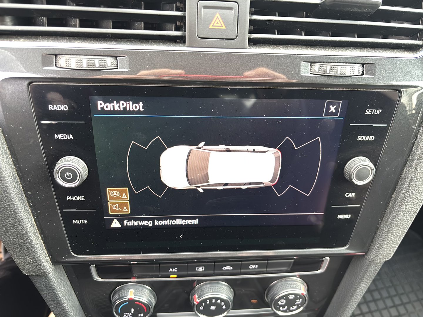 VW Golf Variant TDI SCR | Bild 19 von 25