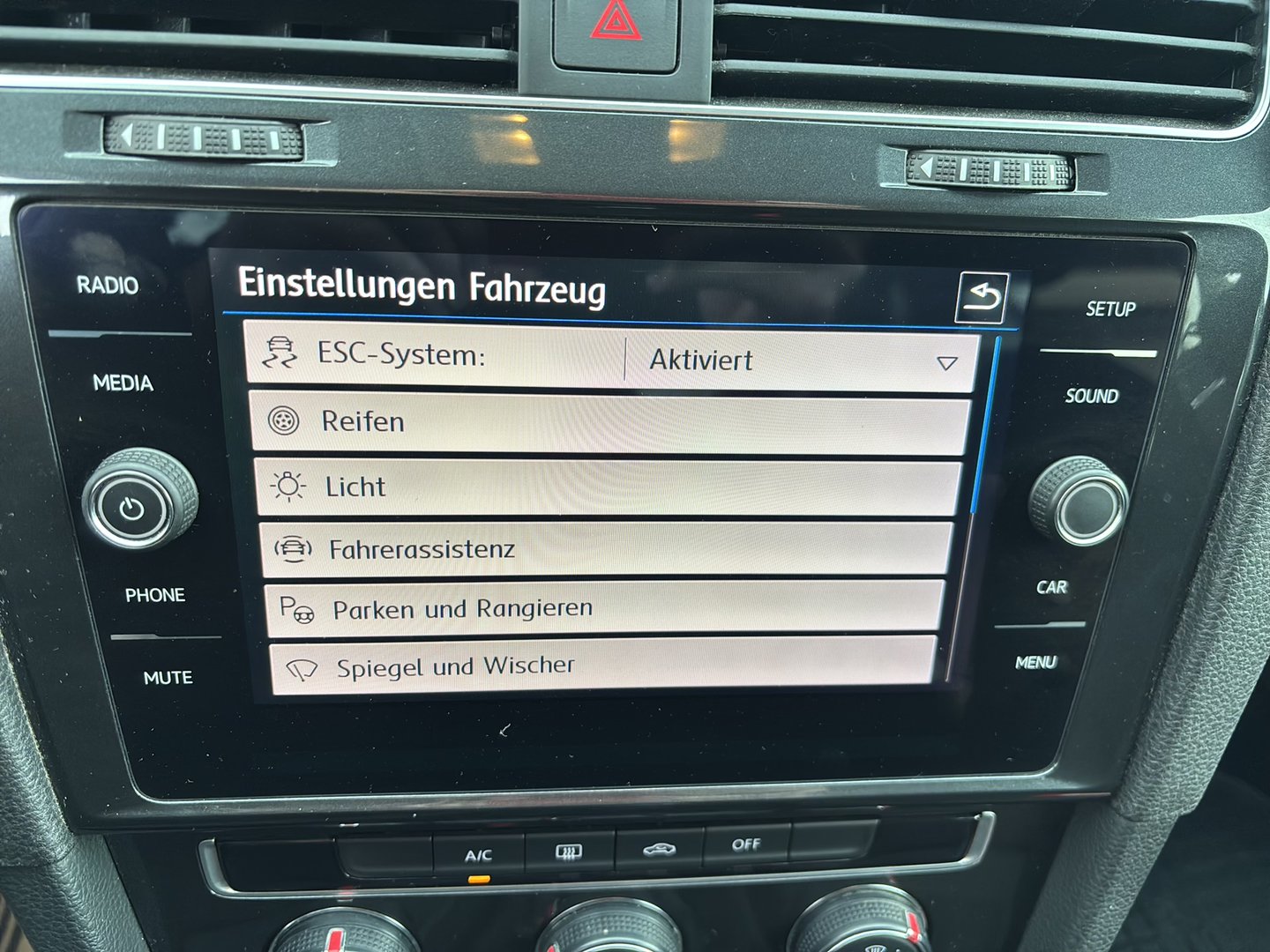 VW Golf Variant TDI SCR | Bild 18 von 25