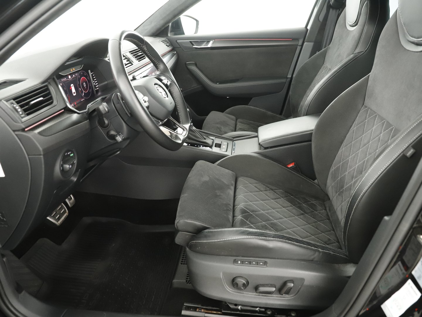 Škoda SUPERB Combi iV SPORTLINE DSG | Bild 3 von 13