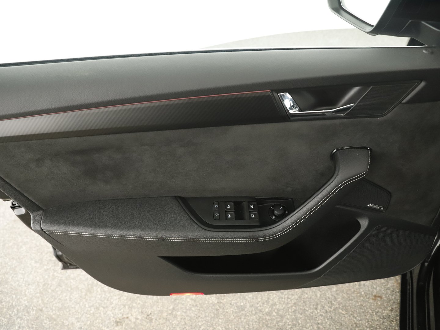 Škoda SUPERB Combi iV SPORTLINE DSG | Bild 4 von 13
