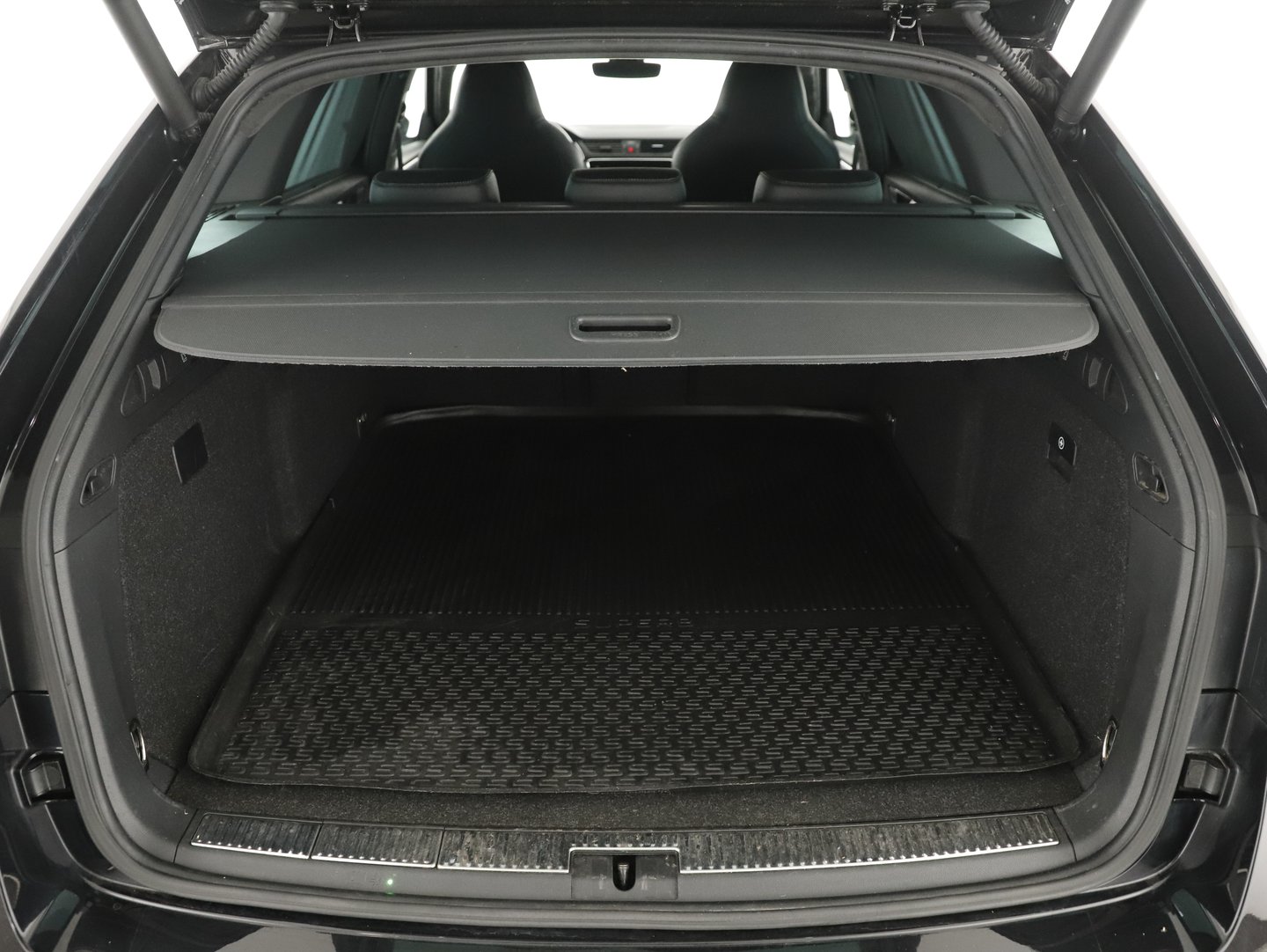 Škoda SUPERB Combi iV SPORTLINE DSG | Bild 10 von 13
