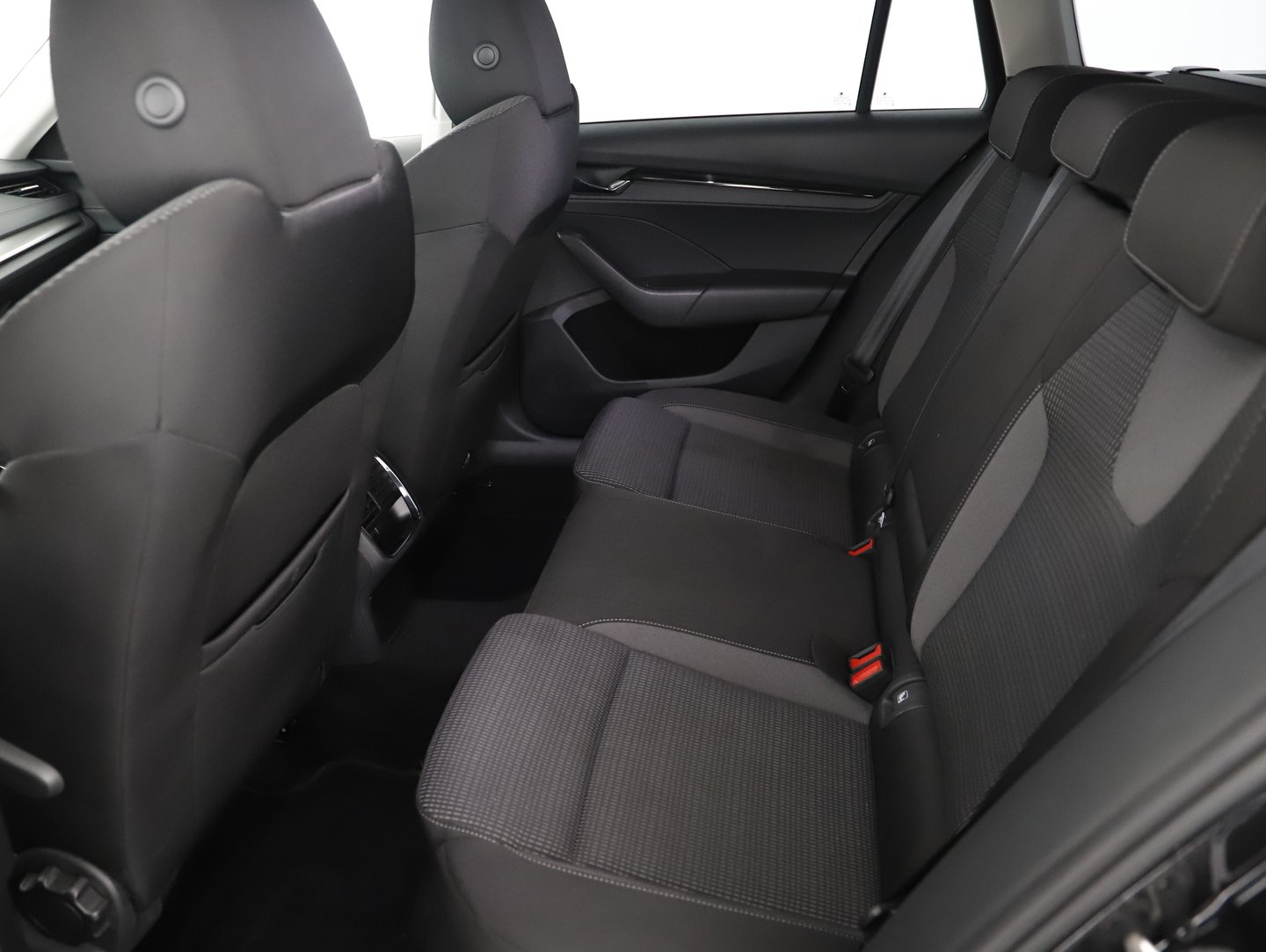 Škoda OCTAVIA Combi Ambition TDI DSG | Bild 4 von 23