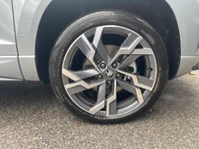 Škoda Karoq 4x4 Sportline TDI DSG in Smokey Diamond-Silber Metallic