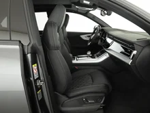 Audi Q8 e-hybrid quattro 360 kW in Daytonagrau Perleffekt