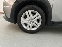 Peugeot 2008 Active in grau metallic