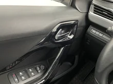 Peugeot 2008 Active in grau metallic