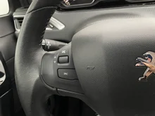 Peugeot 2008 Active in grau metallic