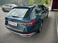 Škoda Superb Combi 4x4 SCOUT TDI DSG in Lava-Blau Metallic