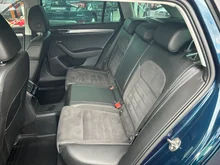 Škoda Superb Combi 4x4 SCOUT TDI DSG in Lava-Blau Metallic