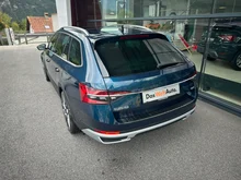 Škoda Superb Combi 4x4 SCOUT TDI DSG in Lava-Blau Metallic