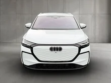 Audi Q4 e-tron performance in Gletscherweiss metallic