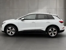 Audi Q4 e-tron performance in Gletscherweiss metallic
