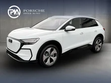 Audi Q4 e-tron performance in Gletscherweiss metallic