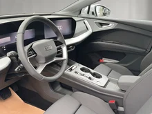 Audi Q4 e-tron performance in Gletscherweiss metallic