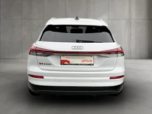 Audi Q4 e-tron performance in Gletscherweiss metallic