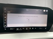 Audi Q4 e-tron performance in Gletscherweiss metallic