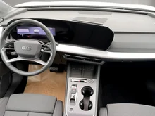 Audi Q4 e-tron performance in Gletscherweiss metallic