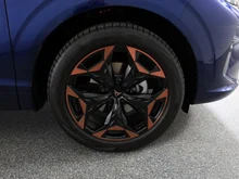 CUPRA Terramar 1.5 e-TSI 150 PS DSG in Cosmos-Blau Metallic