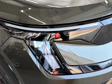 Škoda Peaq Sportline 90x in Olibo-Grün Metallic