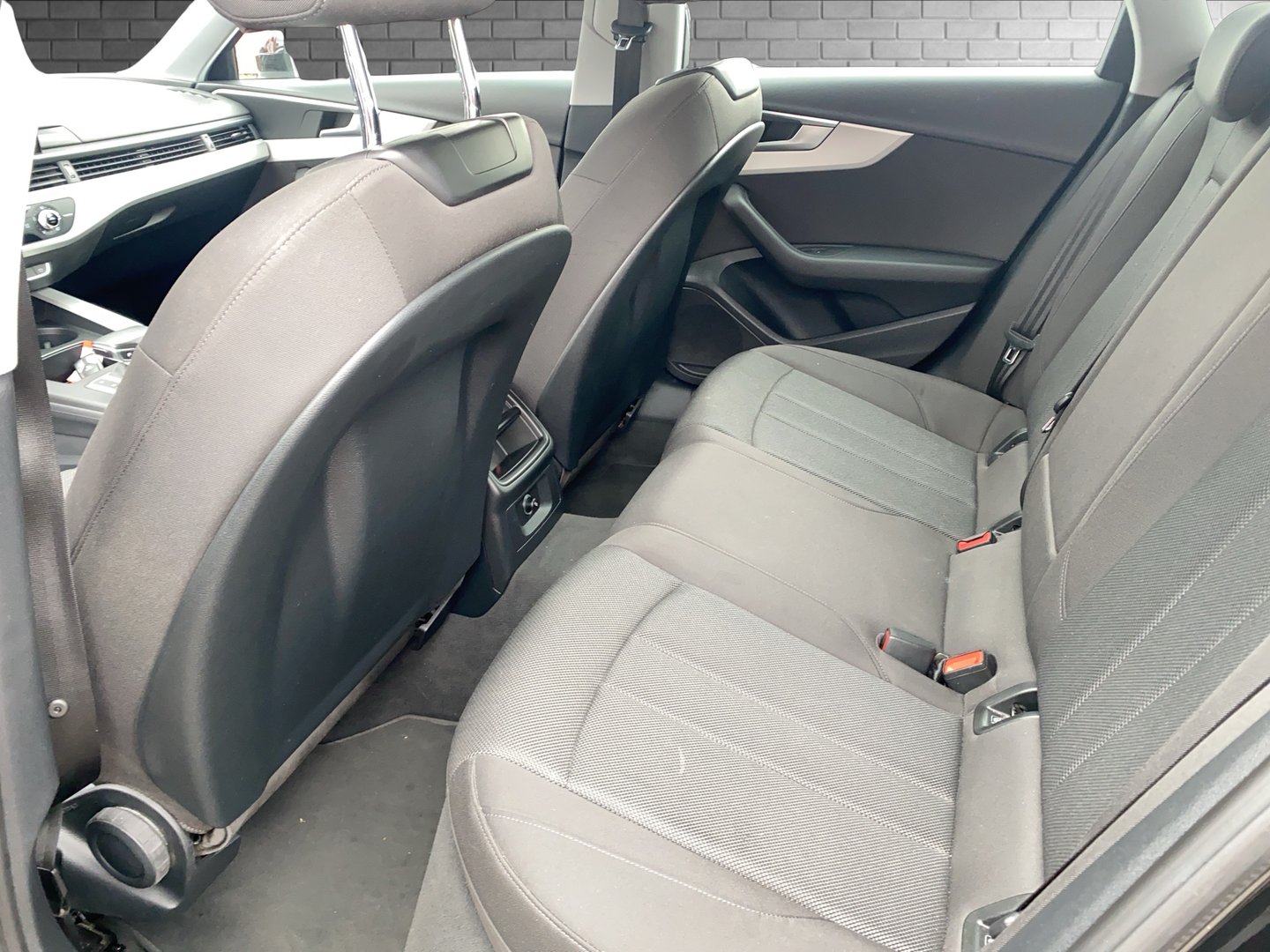Audi A4 Avant 30 TDI advanced | Bild 19 von 23