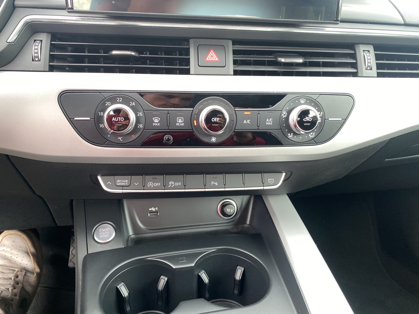 Audi A4 Avant 30 TDI advanced | Bild 18 von 23