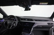 Audi e-tron Sportback 55 quattro S line in GLETSCHERWEISS METALLIC