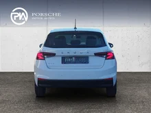 Škoda Fabia Essence in Alaska-Weiß