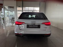 Audi A4 Avant 40 TDI quattro S line in weiß