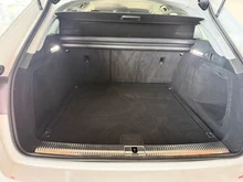 Audi A4 Avant 40 TDI quattro S line in weiß