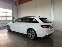 Audi A4 Avant 40 TDI quattro S line in weiß