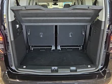 VW Caddy Style Maxi TDI in Deepblack Perleffekt