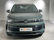 VW Tiguan Sport eTSI DSG in Cipressino-Grün Metallic