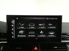 Audi A4 Avant 40 TDI quattro S line in 0E Mythosschwarz Metallic