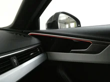 Audi A4 Avant 40 TDI quattro S line in 0E Mythosschwarz Metallic