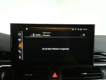 Audi A4 Avant 40 TDI quattro S line in 0E Mythosschwarz Metallic