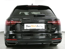 Audi A4 Avant 40 TDI quattro S line in 0E Mythosschwarz Metallic