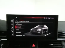 Audi A4 Avant 40 TDI quattro S line in 0E Mythosschwarz Metallic