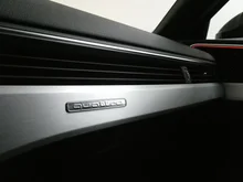 Audi A4 Avant 40 TDI quattro S line in 0E Mythosschwarz Metallic