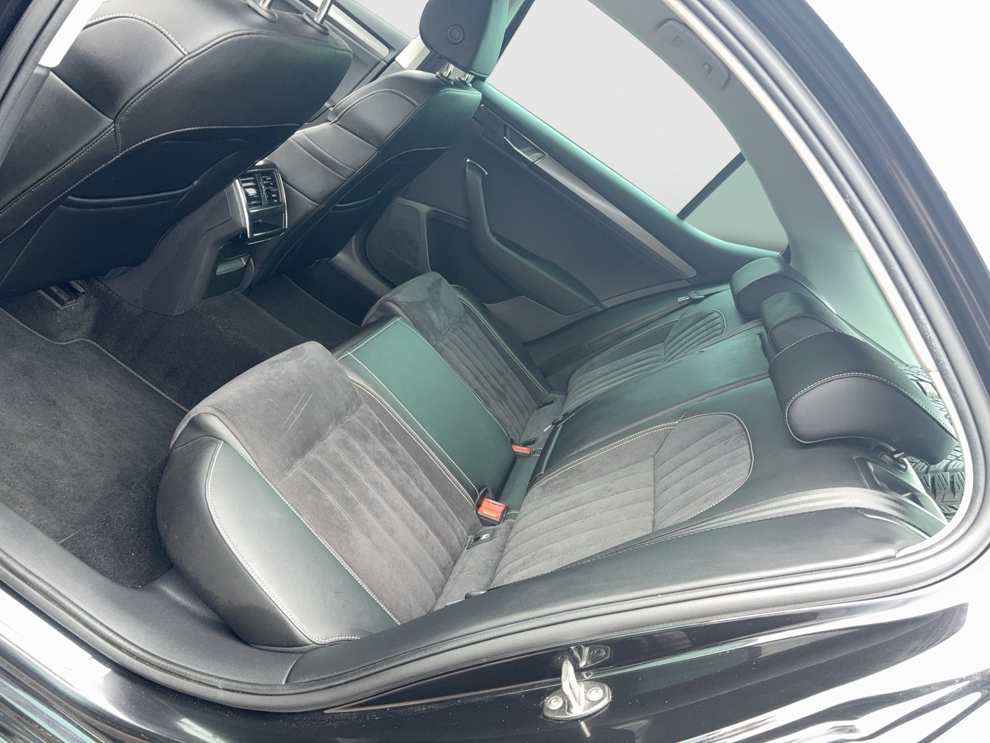 Škoda SUPERB Style TSI ACT DSG | Bild 15 von 18