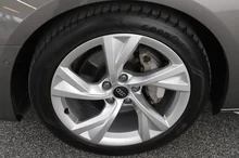 Audi A4 Avant 40 TDI quattro S line in terragrau