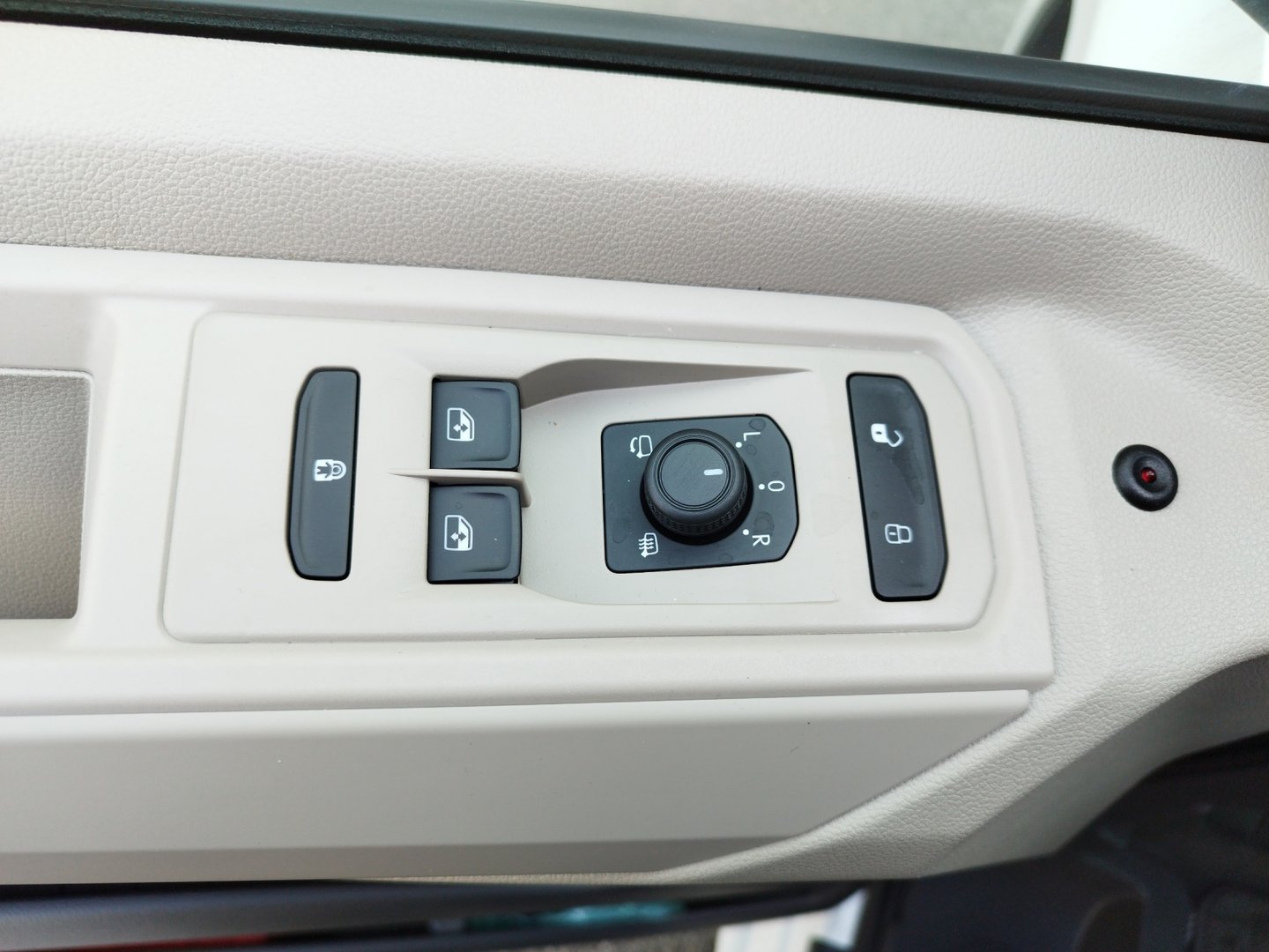 VW California Beach Camper eHyb. 180 kW 4M | Bild 18 von 25