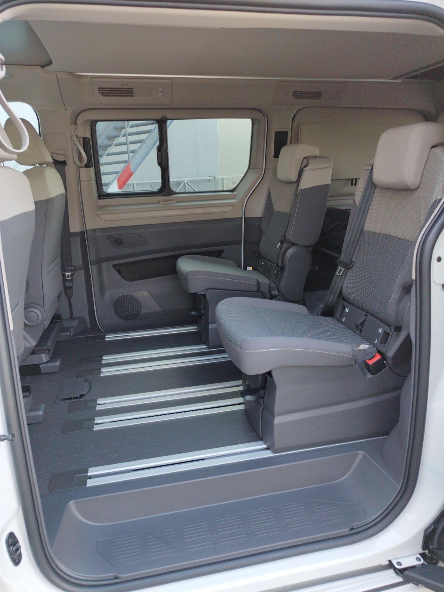 VW California Beach Camper eHyb. 180 kW 4M | Bild 9 von 25