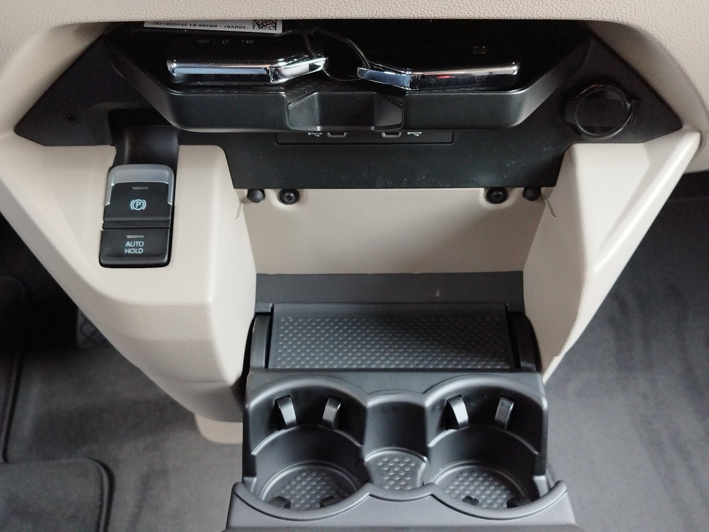 VW California Beach Camper eHyb. 180 kW 4M | Bild 24 von 25