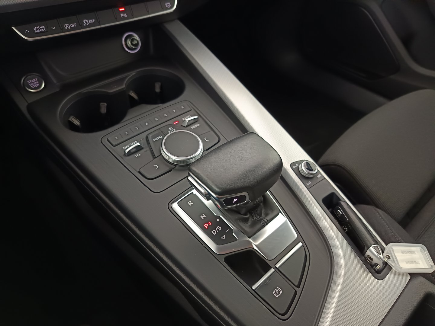 Audi A4 Avant 40 TFSI Sport | Bild 26 von 32