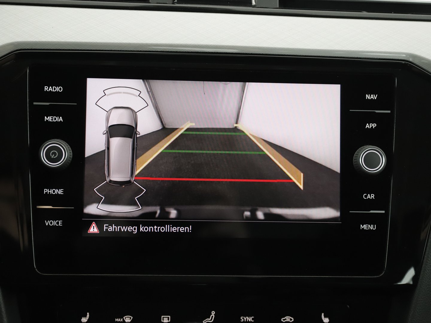 VW Passat Variant Business TDI SCR DSG | Bild 16 von 21