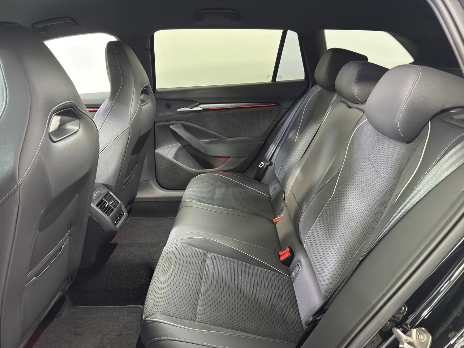 Bild eines Škoda Superb Combi Sportline iV TSI DSG