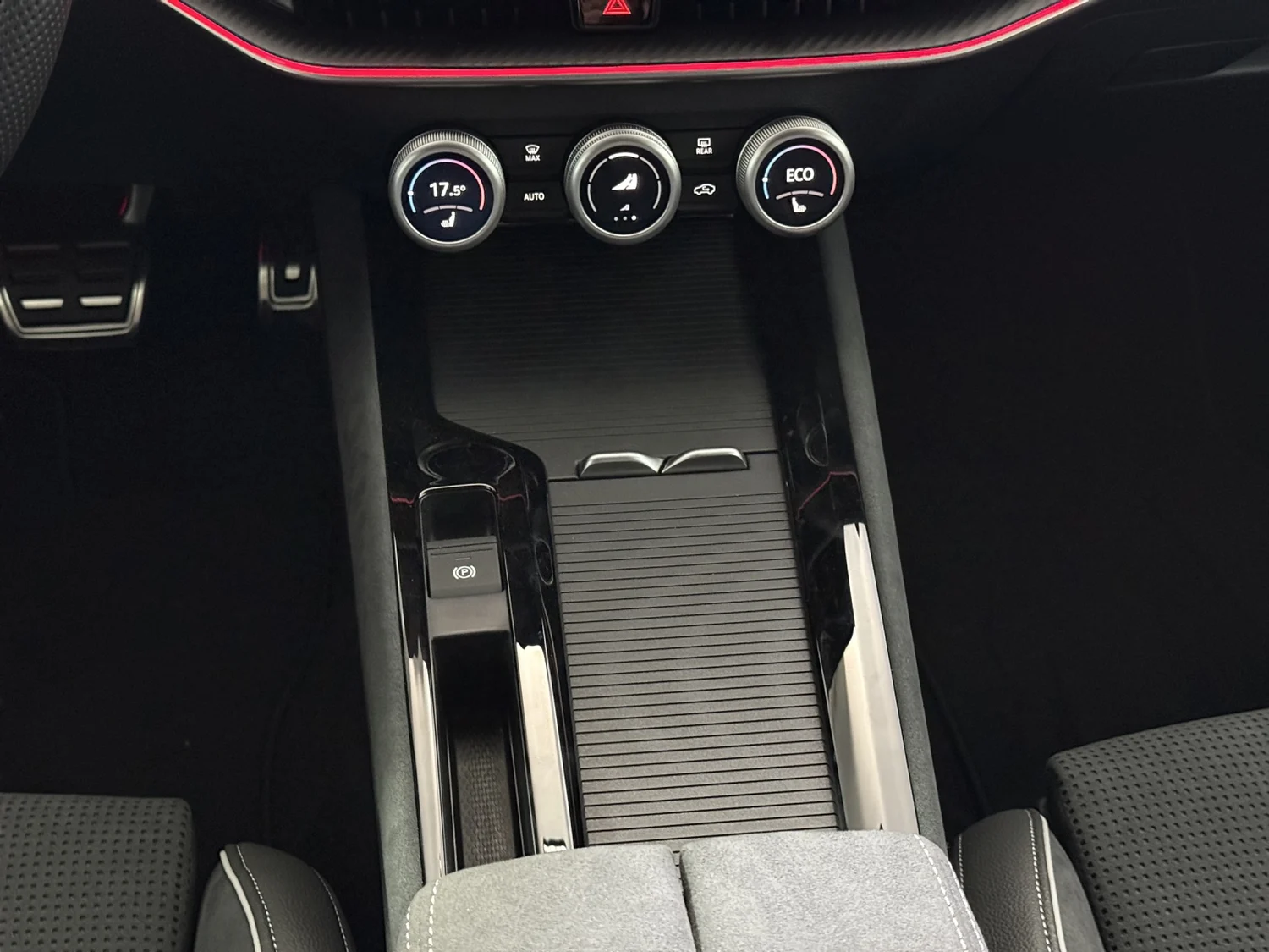 Bild eines Škoda Superb Combi Sportline iV TSI DSG