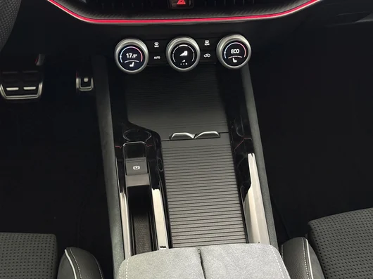 Bild eines Škoda Superb Combi Sportline iV TSI DSG
