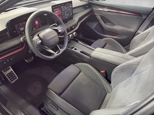 Bild eines Škoda Superb Combi Sportline iV TSI DSG