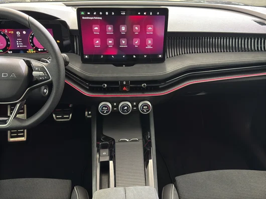 Bild eines Škoda Superb Combi Sportline iV TSI DSG